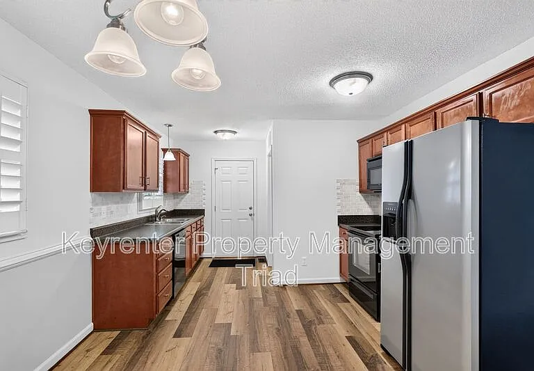 9415 Glen Cross Dr — Photo 4