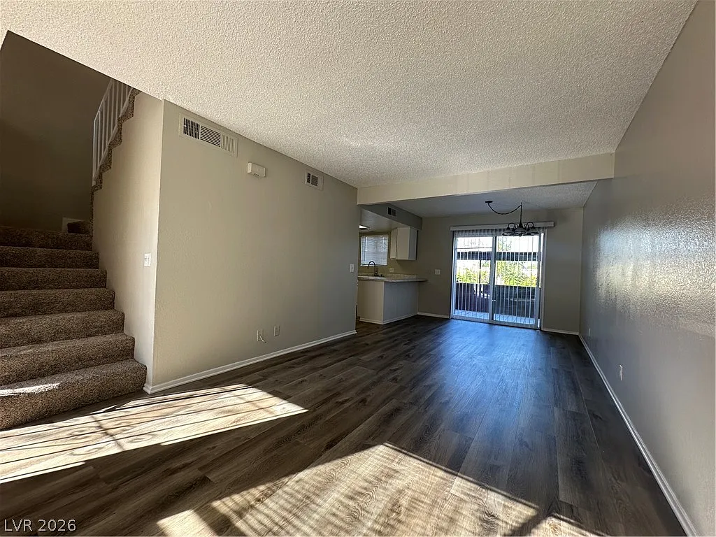 2 bed, 2.5 bath, 1104 sqft, $1,395 — Photo 2