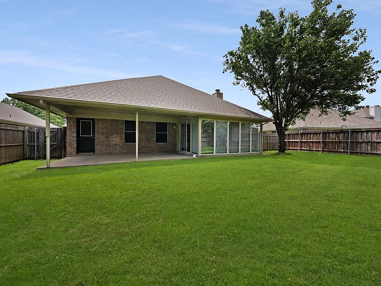 2910 Chisolm Trl — Photo 26