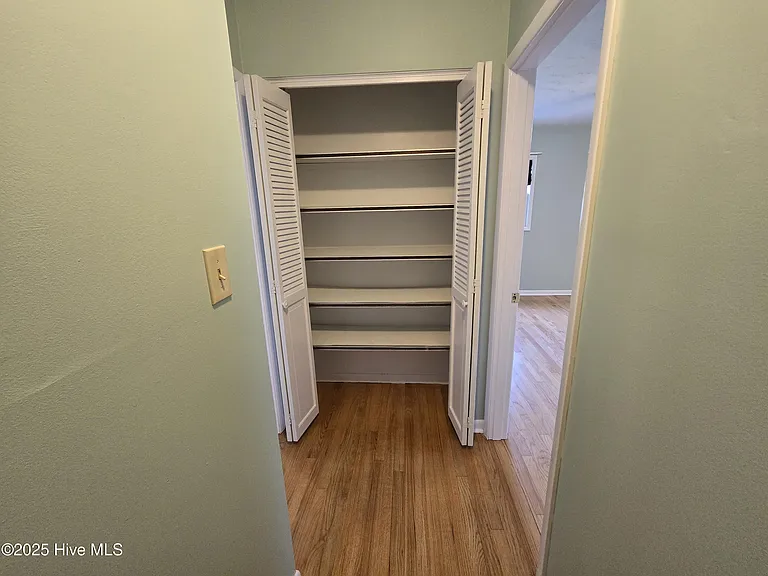 818 Williams St — Photo 17