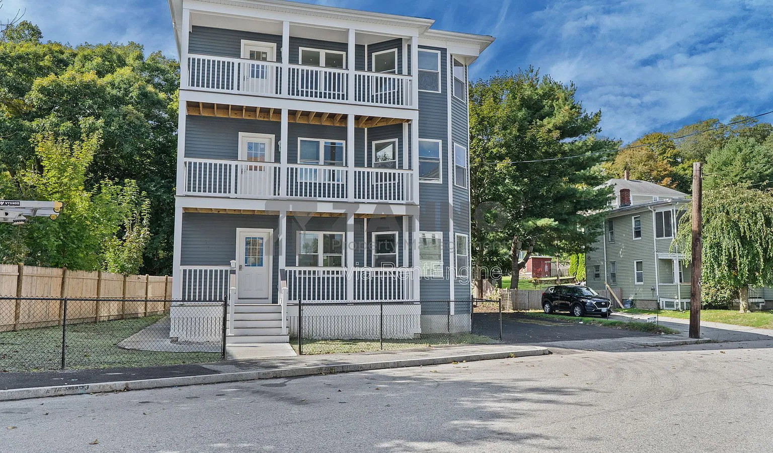 3 bed, 1.0 bath, 975 sqft, $2,350 — Photo 1