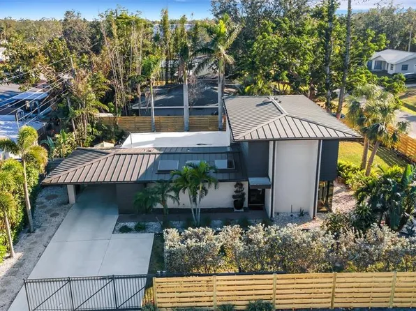 3026 Mayflower St, Sarasota, FL 34231