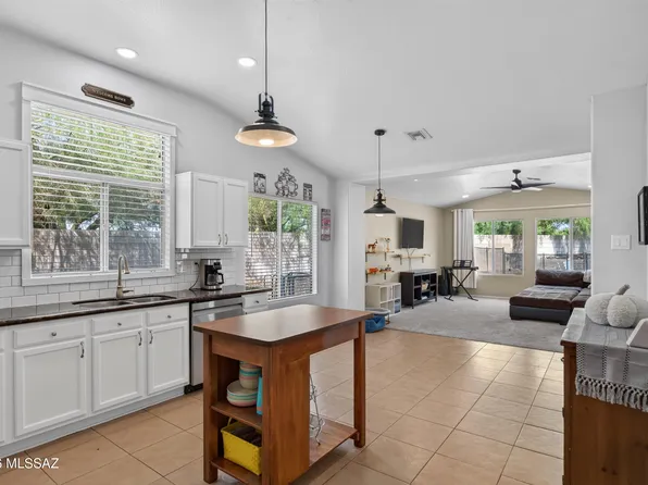 1380 W Crosswinds Pl, Oro Valley, AZ 85737