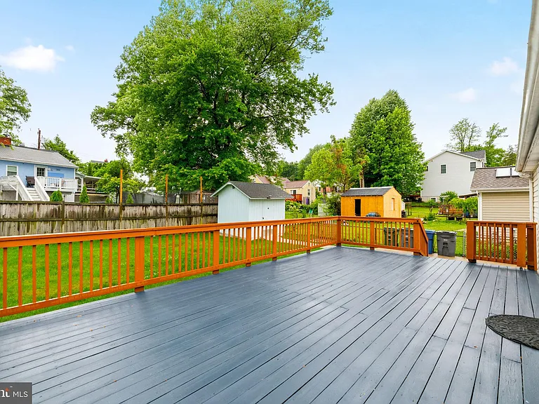 6823 Barrett Rd — Photo 35