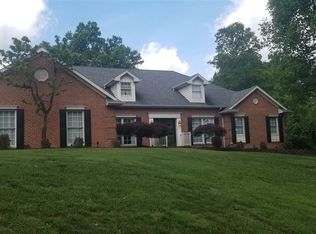 8 Briarcliff Dr, Huntington, WV 25704