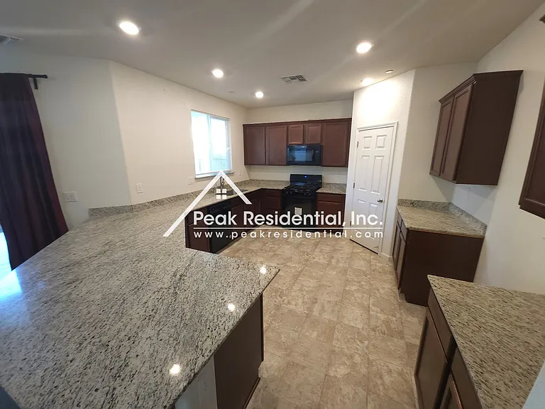 5343 Kankakee Dr — Photo 6