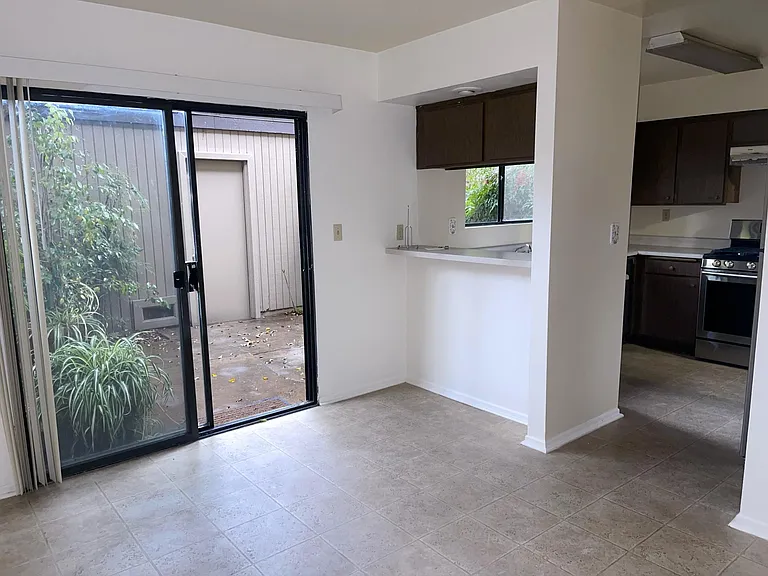 475 W Walnut St — Photo 11