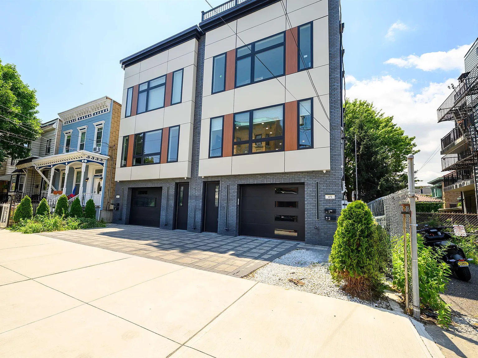 3 bed, 3.0 bath, 1950 sqft, $7,000 — Photo 2