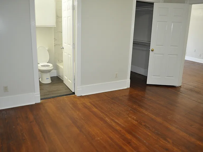205 E Travis St — Photo 6