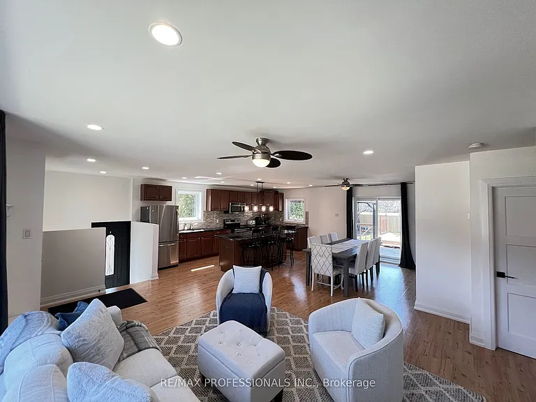 2504 Donnavale Dr — Photo 17