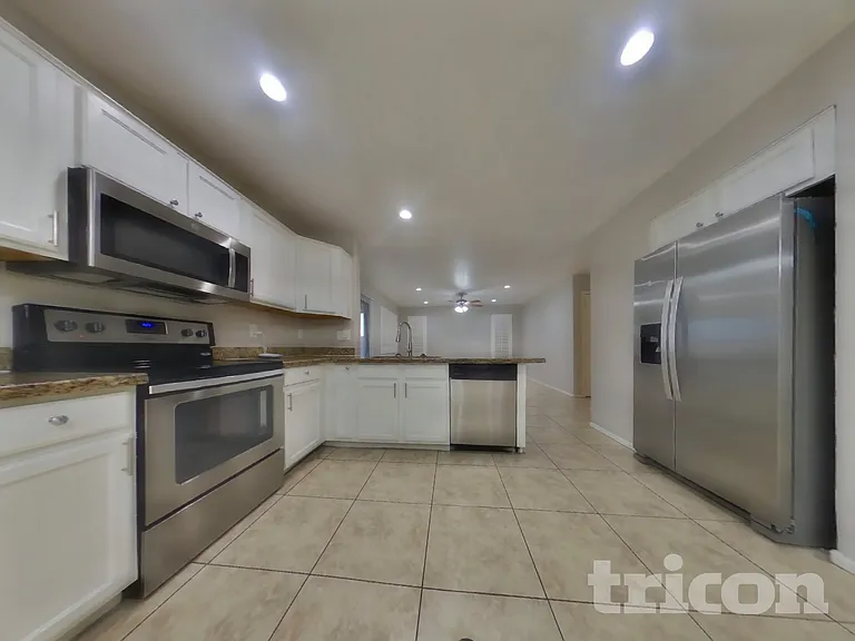 12917 W Windsor Ave — Photo 5