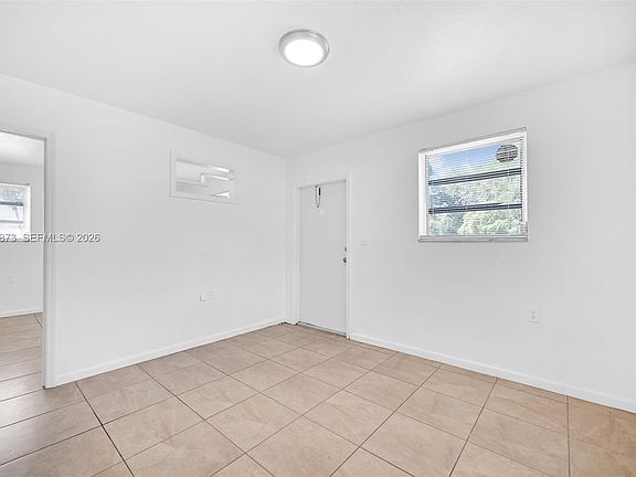 3rd image of 567-3 NW 90th St #El