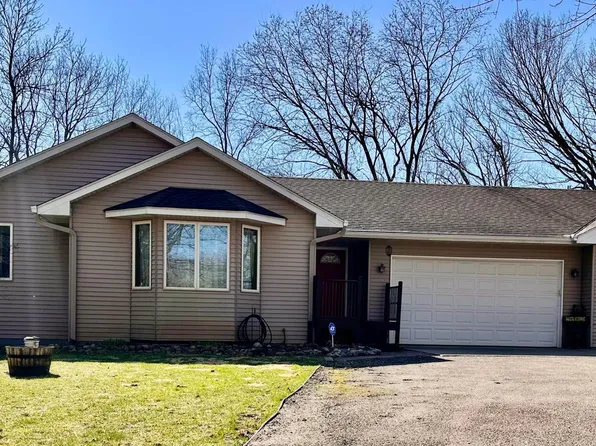 9951 Stacy Trl, Chisago City, MN 55013
