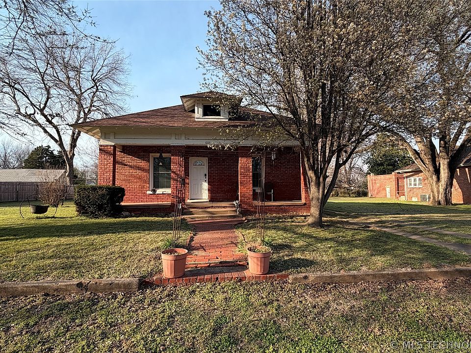1st image of 605 E Caddo St