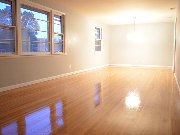 4th image of 6103 Stratford Ct NW