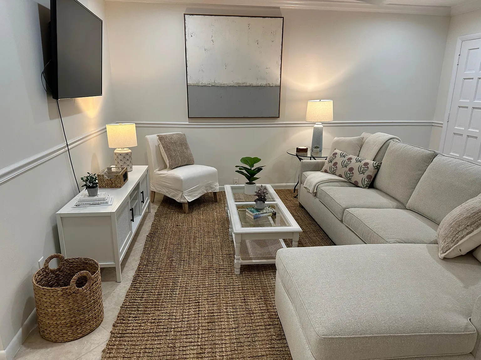 2 bed, 2.0 bath, 975 sqft, $8,850 — Photo 3