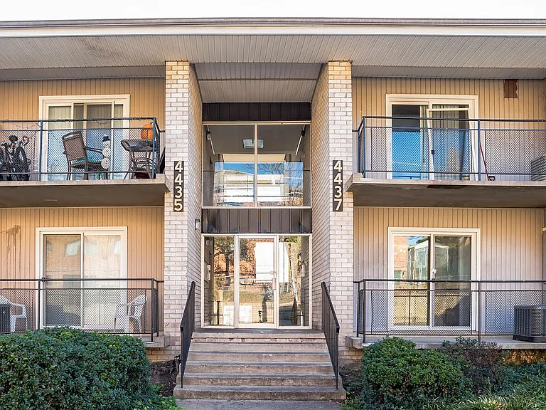 Raleigh Court Apartments — Photo 13