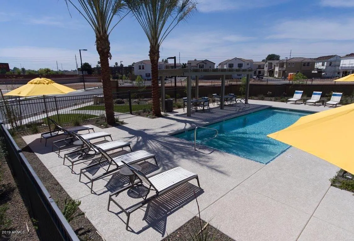 4 bed, 3.5 bath, 2101 sqft, $2,795 — Photo 1