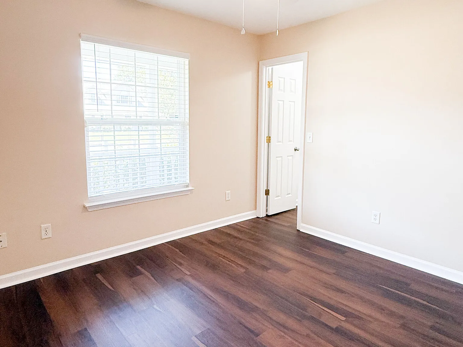 5 bed, 3.0 bath, 2279 sqft, $2,500 — Photo 4