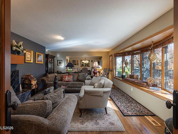 3rd image of 1435 Huntington Cir