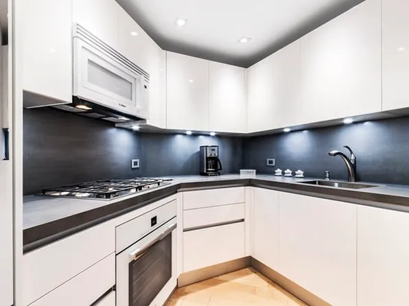 200 East 61st Street image 4 of 7