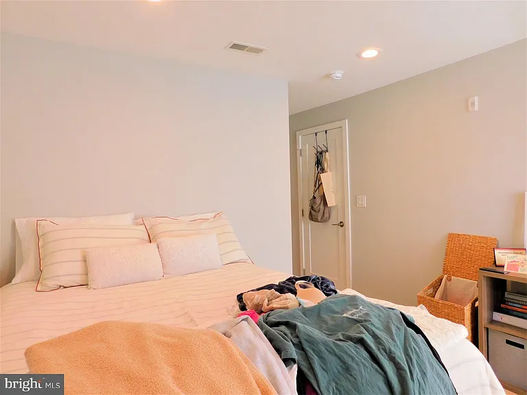 922 N 17th St #26-F — Photo 15