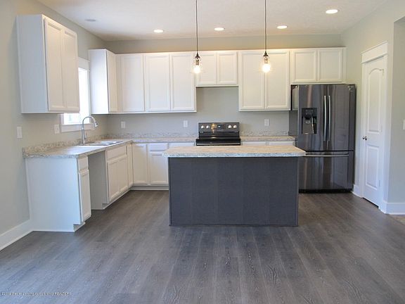 3rd image of 517 Oakwood Dr