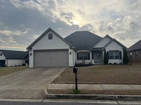 13814 Hemlock Dr, Northport, AL 35475