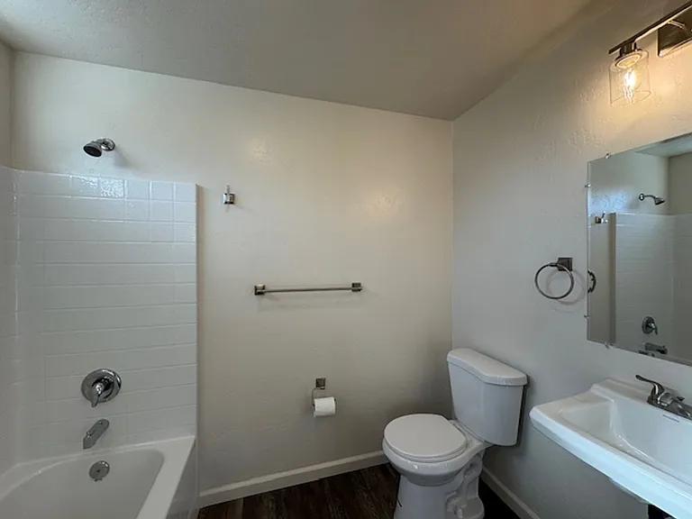 967 W Harris St — Photo 22