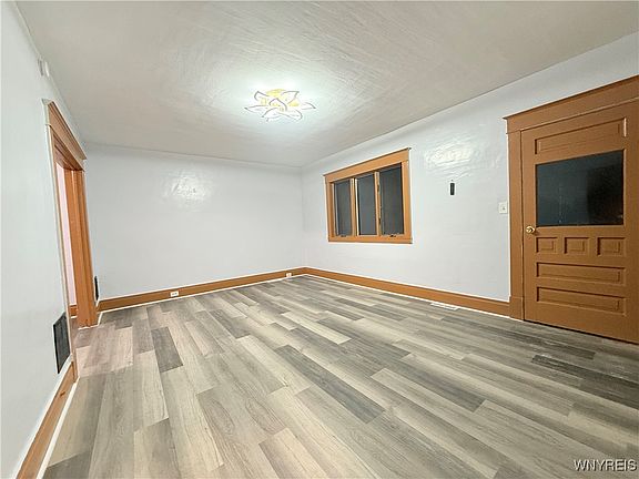 4th image of 111 Dempster St