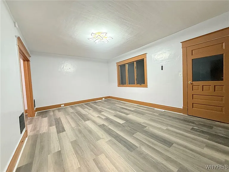 111 Dempster St — Photo 4