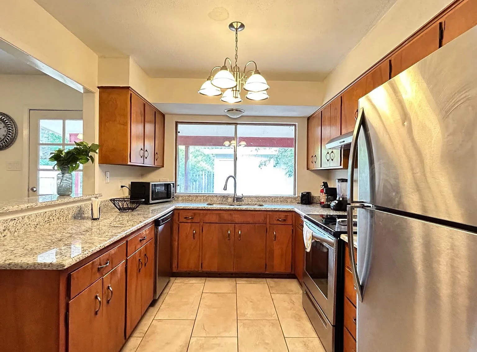 3 bed, 1800 sqft, $1,700 — Photo 2