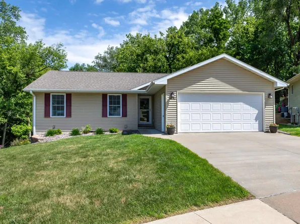 3640 Mya Rose Ct, Dubuque, IA 52001