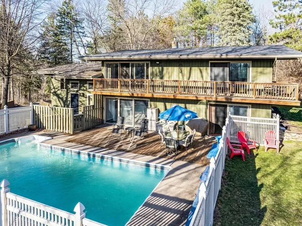 4 Blue Goose Rd, North Oaks, MN 55127