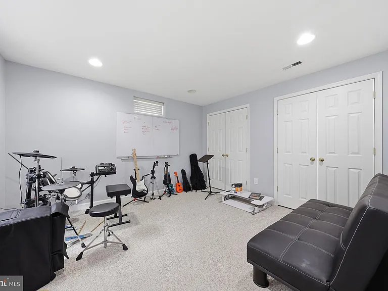 3852 Glasgow Way — Photo 36