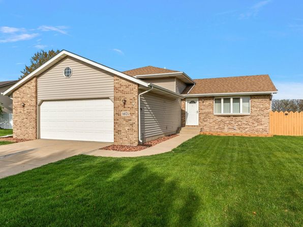 1671 Amber Dr, Hobart, IN 46342