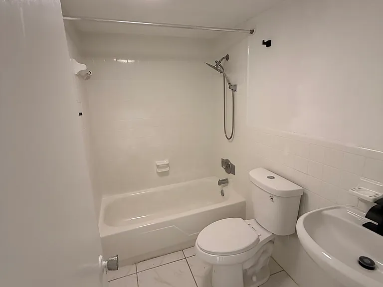 520 NE 38th St #6 — Photo 12
