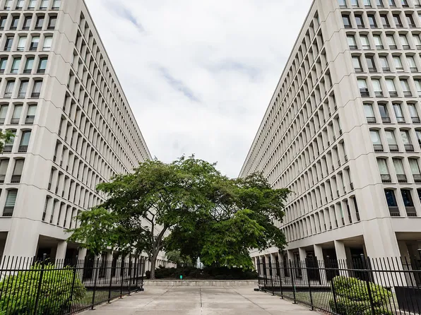 1401 E 55th St APT 902N, Chicago, IL 60615