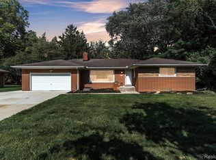 28720 Eldorado Pl, Lathrup Village, MI 48076