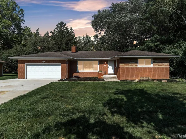 28720 Eldorado Pl, Lathrup Village, MI 48076