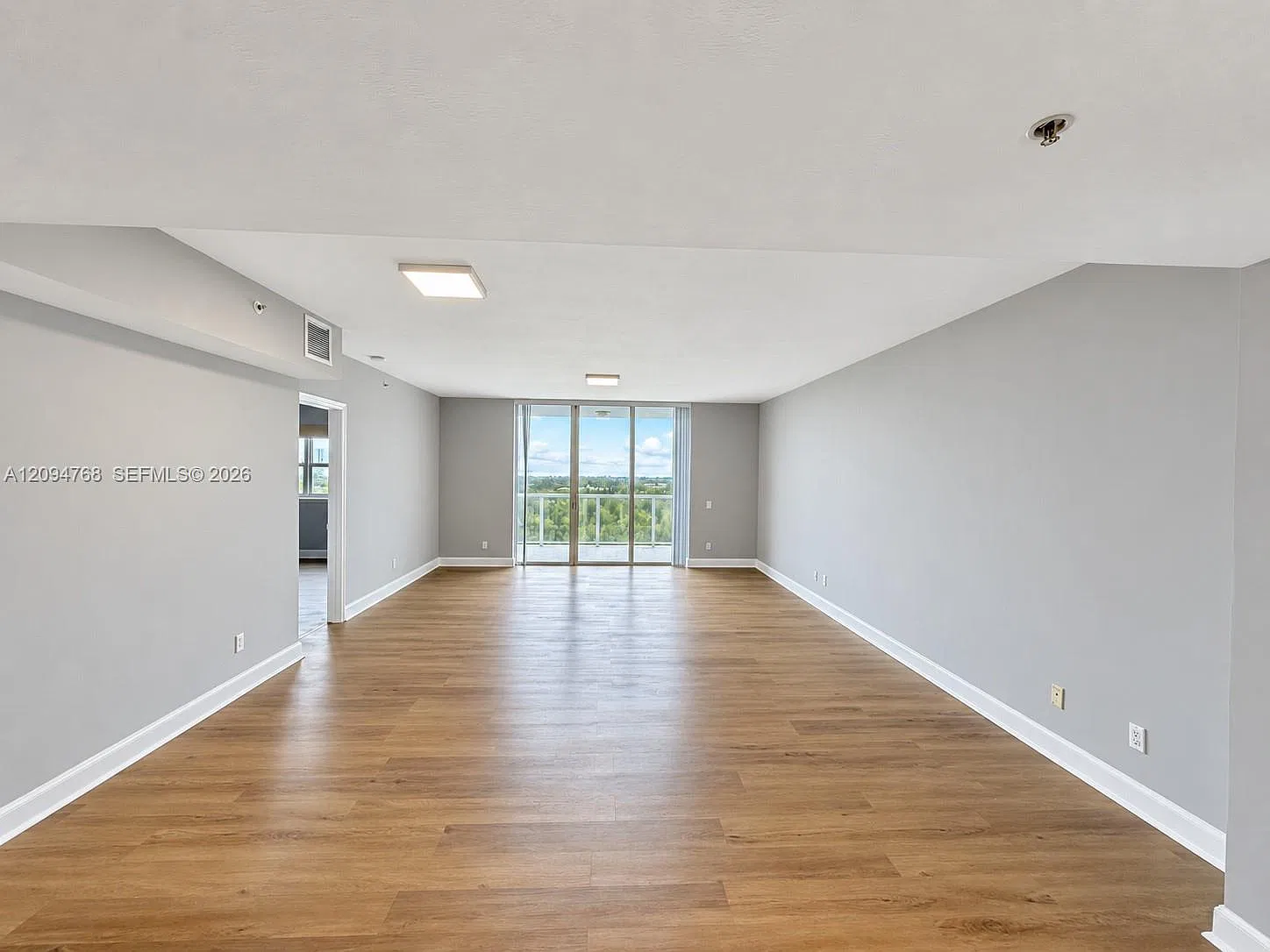 The Oaks I Condo — Photo 2