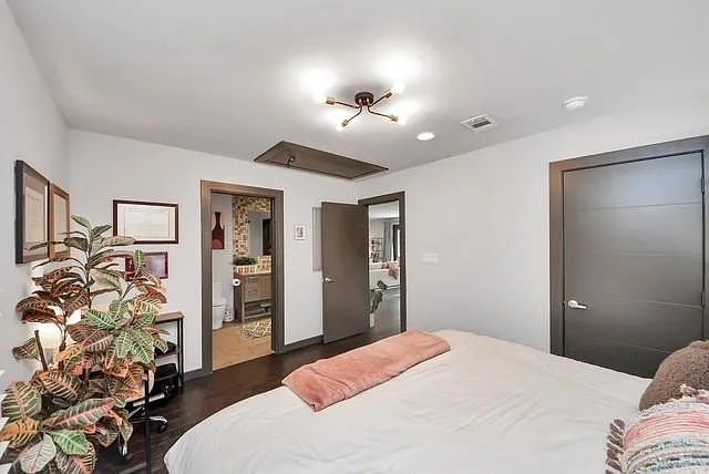 1410 Hyde Park Blvd #203 — Photo 12