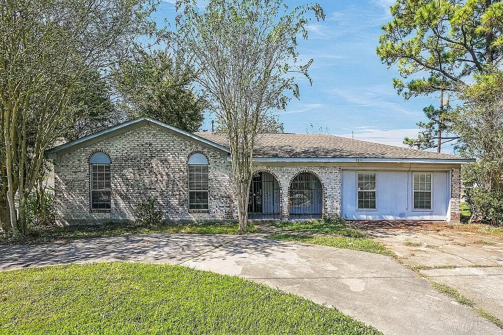 3 bed, 3.0 bath, 2710 sqft, $2,080 — Photo 1