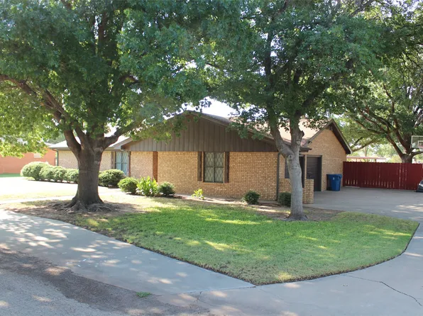 130 N L St, Munday, TX 76371