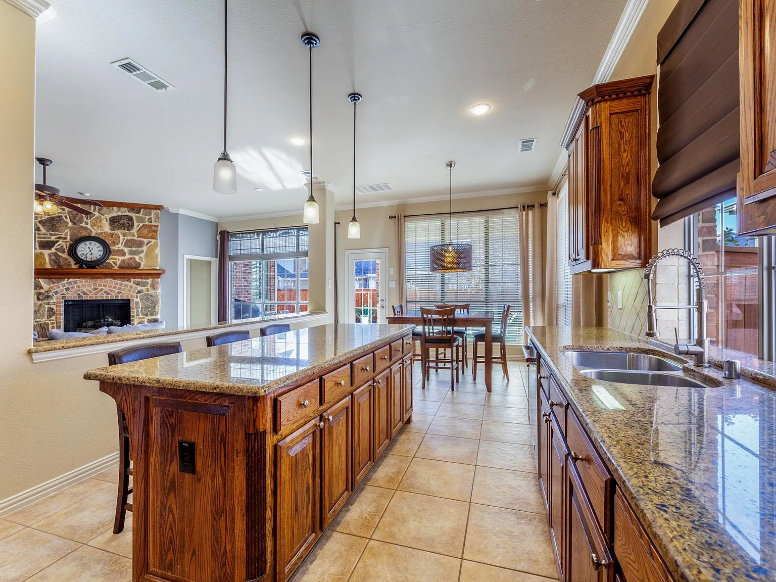 4 bed, 3.5 bath, 3462 sqft, $3,500 — Photo 4