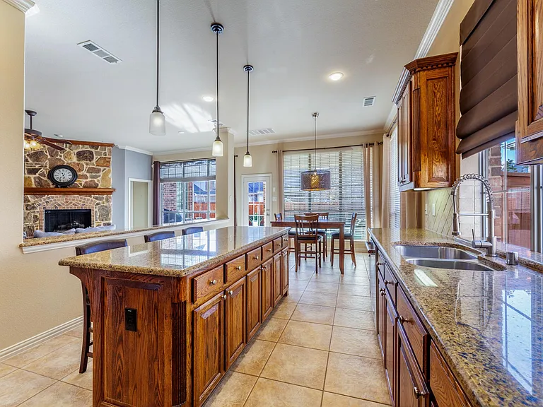 920 Fannin Dr — Photo 4