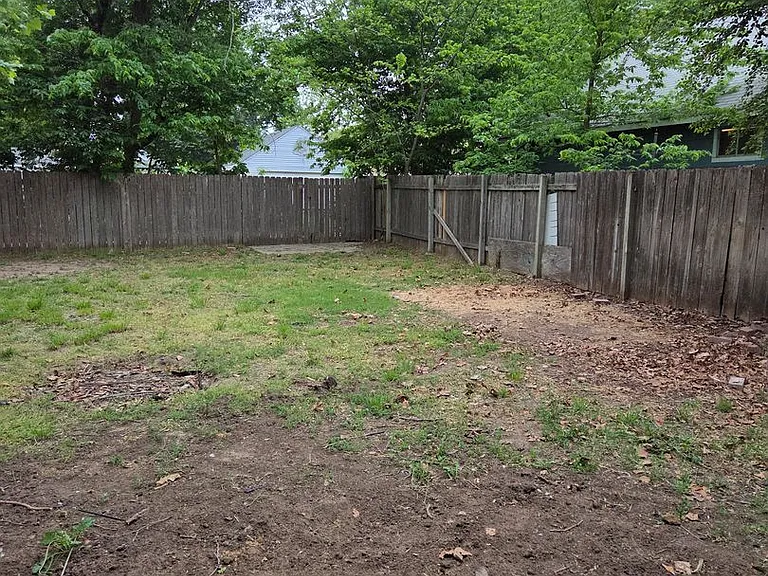 1739 S Glenn St — Photo 12
