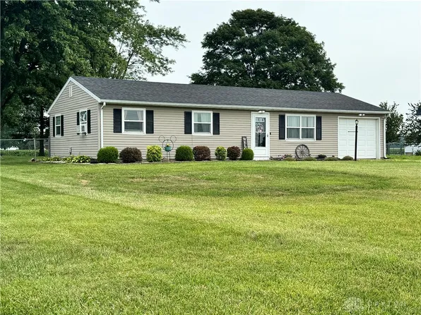 8212 Hogpath Rd, Arcanum, OH 45304