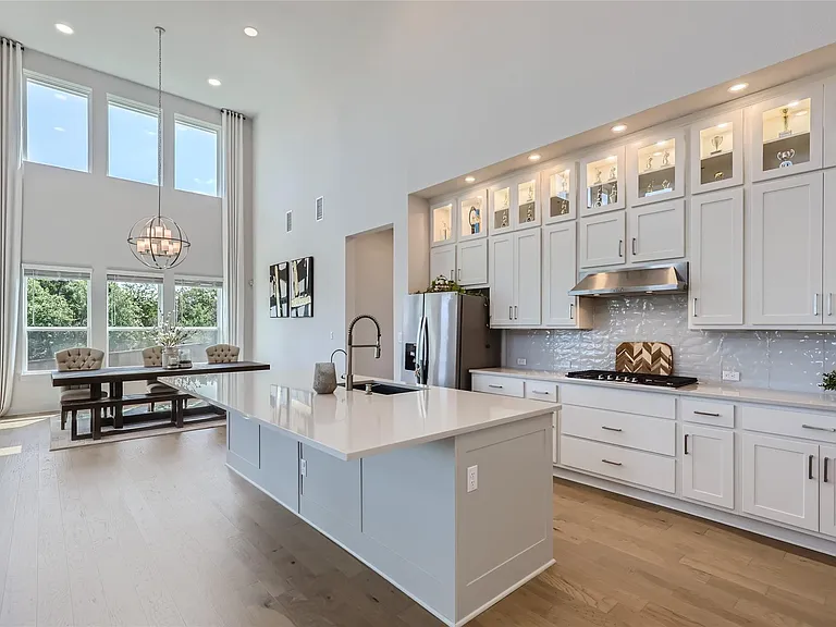 704 Palamos Dr — Photo 10