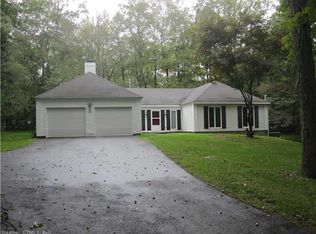 124 N Racebrook Rd, Woodbridge, CT 06525